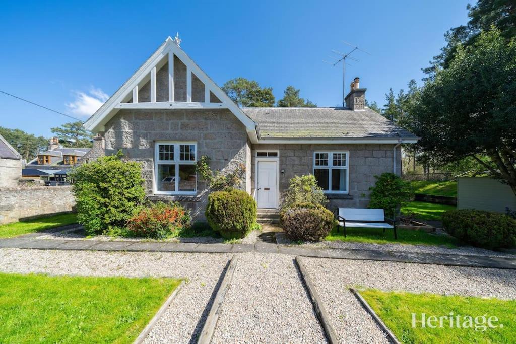 Station Dinnet, *